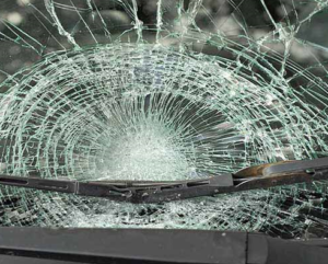 شیشه نشکن اتومبیل