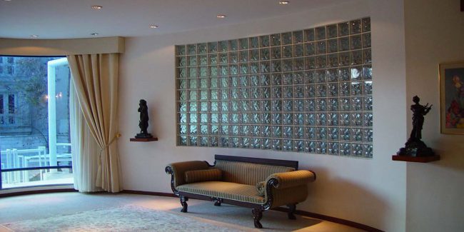 بلوک شیشه ای شرق بالکن مشهد بلوک شیشه ای شرق بالکن مشهد