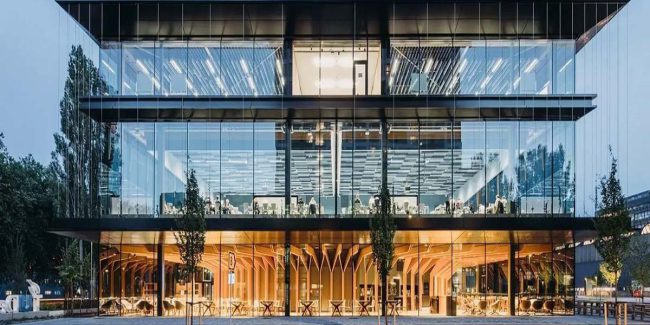 نمای شیشه ای ساختمان