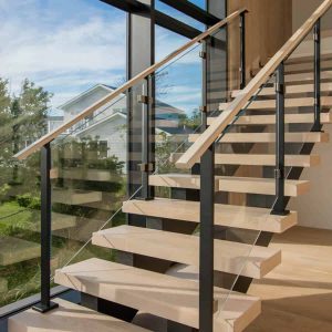 راه پله های با سازه شیشه و فلز